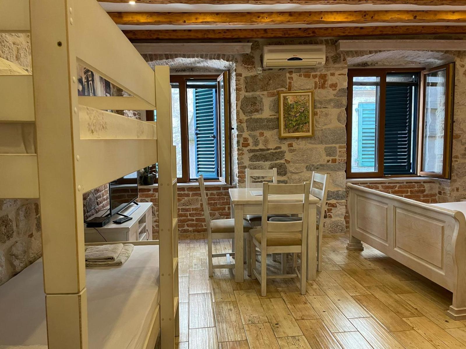 Apartments Dukic Cattaro Esterno foto